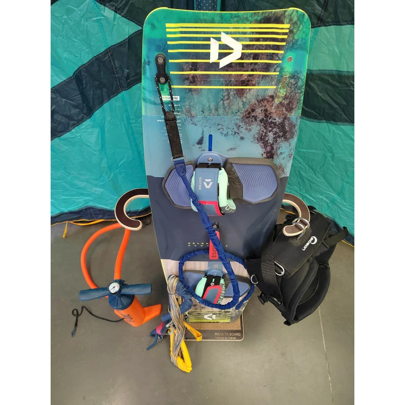 Pack Kitesurf Occasion Bandit XIII 11m² + Barre Linx + Harnais Culotte + Pads Vario + Planche Select + Pompe (DV LIBERO ROMANE) 5 Pack Kitesurf Occasion Bandit XIII 11m² + Barre Linx + Harnais Culotte + Pads Vario + Planche Select + Pompe (DV LIBERO ROMANE) – Image 3